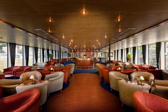 Amadeus River Cruises 06 AMADEUS Bar.jpg